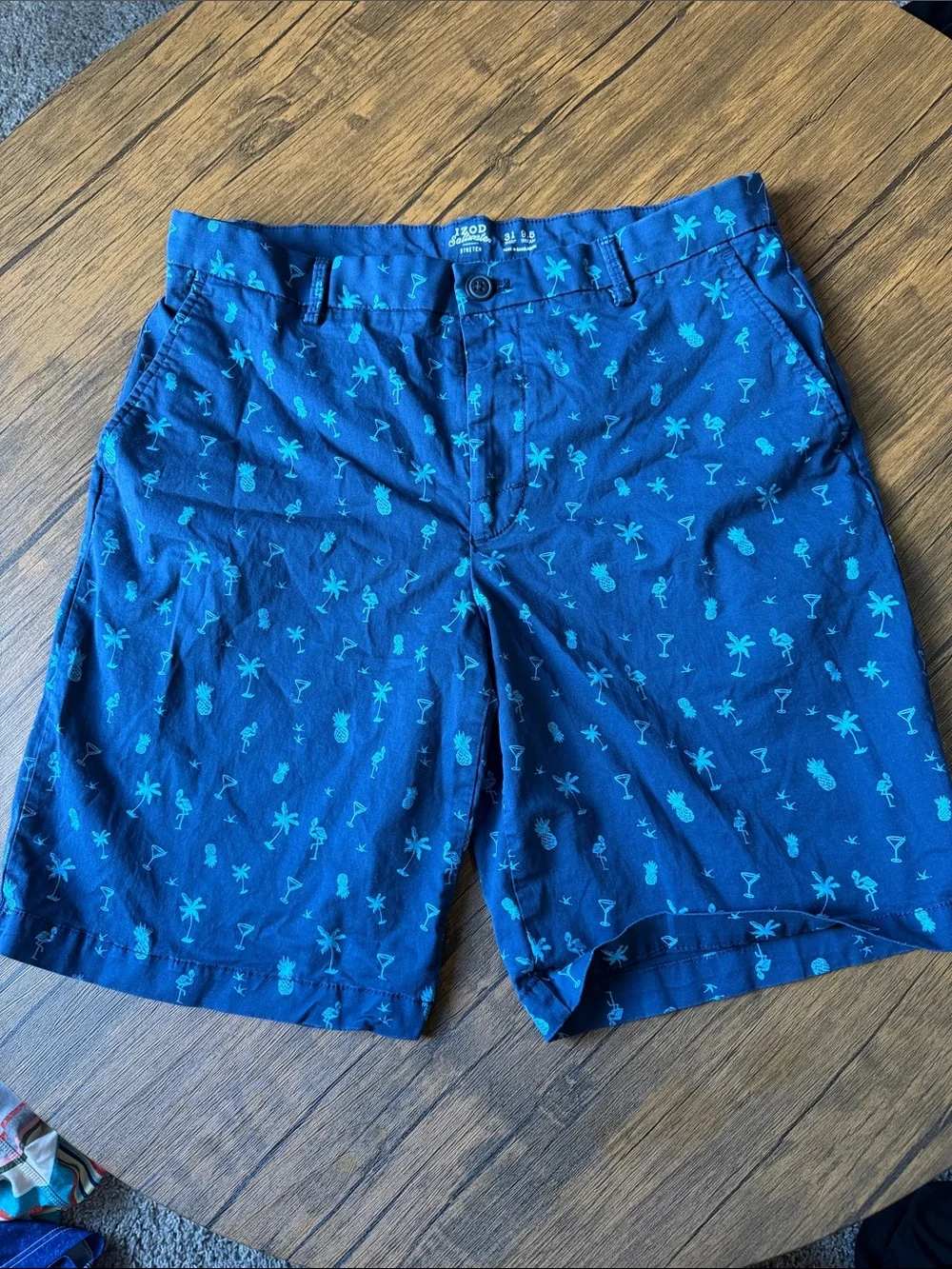 IZOD Blue Pineapple Palm Print Men's Shorts 9.5 inseam